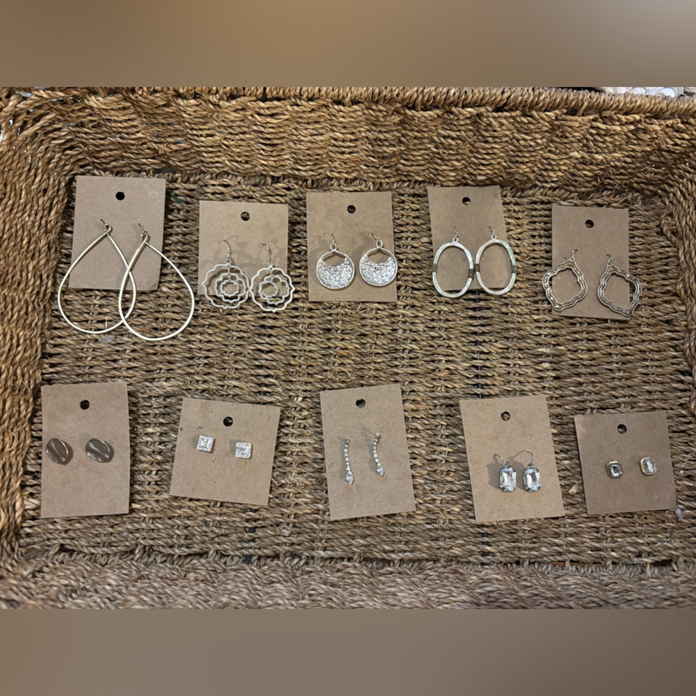 Elegant Silver Earrings Set